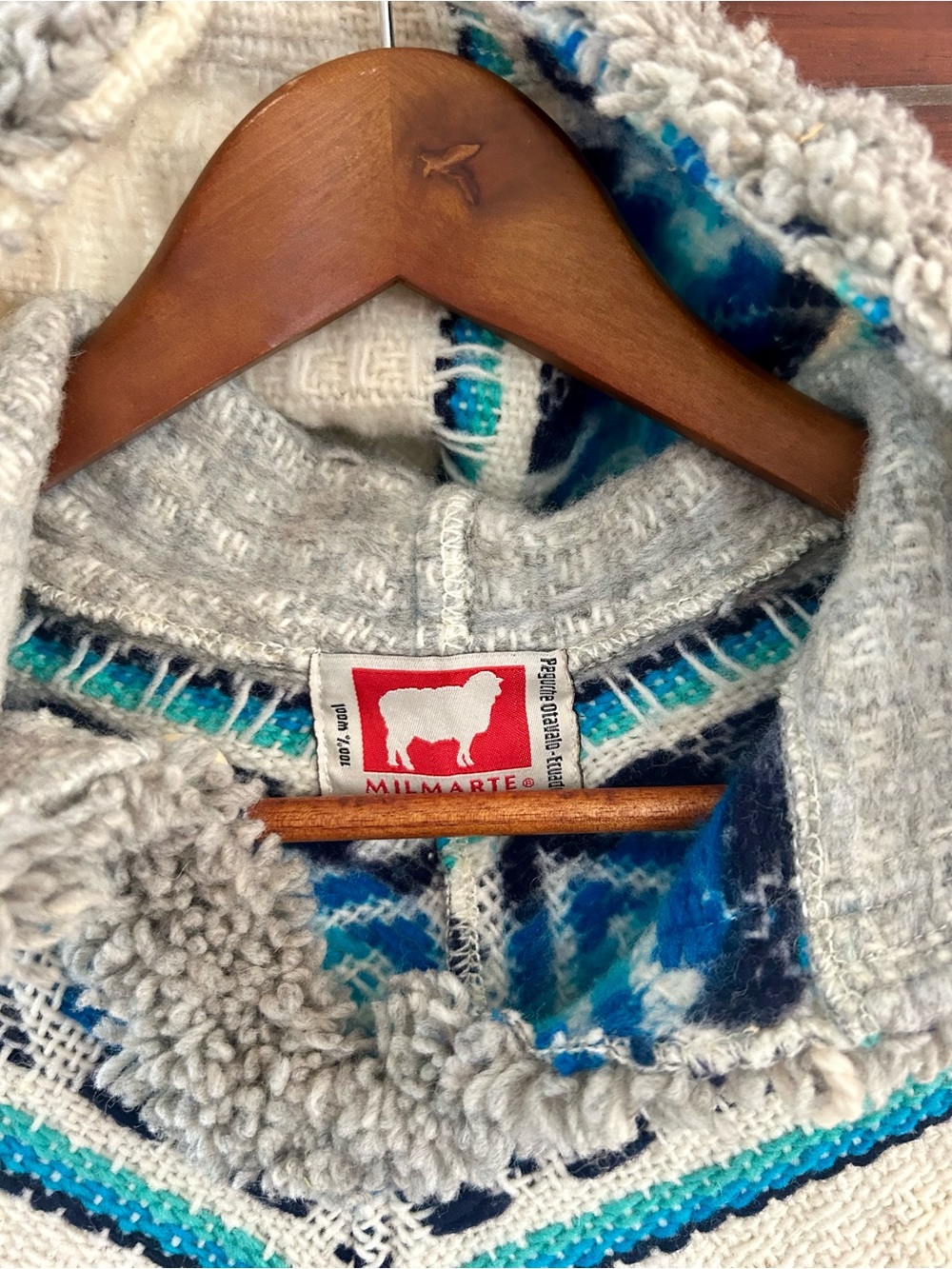 Milmarte🔥🔥New WithOUT Tags🔥🔥Cozy Hooded Poncho Sweater in Cream & Teal - Picture 2 of 6
